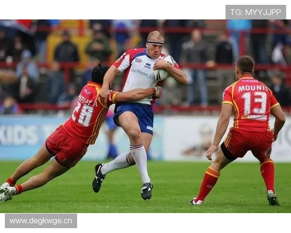 阿萨尔森比赛后直接冲进房间，谁知道他桌上放了些什么玩意儿？