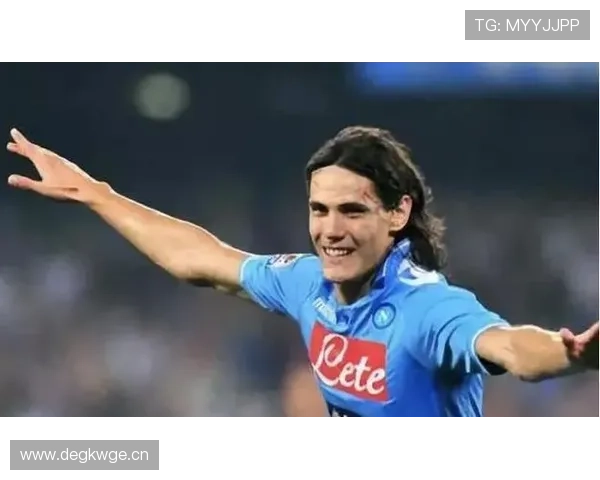 卡瓦尼居然不是大明星，居家气质比球场还让人惊讶！