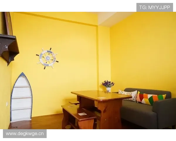 保罗·乔治刚发了早餐照，厨房像高级展厅——我只盯着那台咖啡机发呆